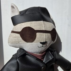 loup motard avec lunettes de soleil