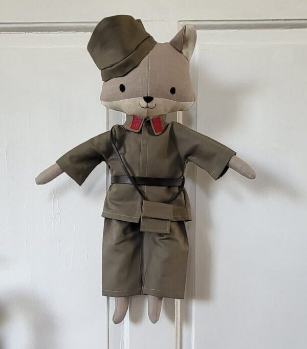 peluche loup soldat unique.